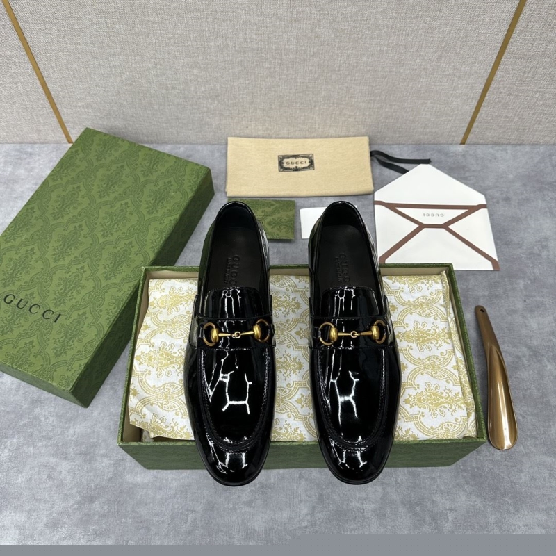 G*u*i leather shoes